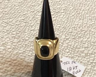 18K yellow gold black onyx ring