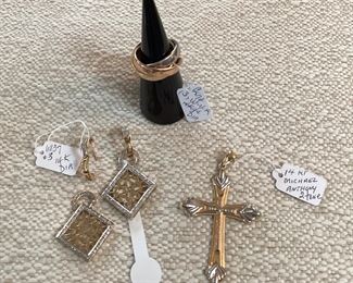 14K white and yellow gold earrings w/diamonds, tri-colored gold rolling band rings, 14K two tone Michael Anthony cross pendant