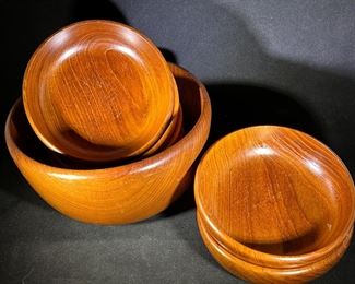 Wooden vintage salad bowl set 