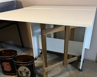 Drop leaf craft table