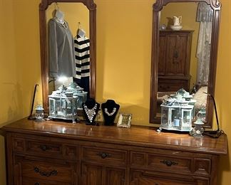 Vintage Thomasville dresser with 2 mirrors 