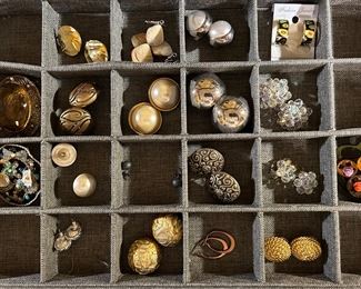 Vintage costume earrings & brooches