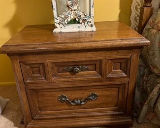 Thomasville bedside tables (2)