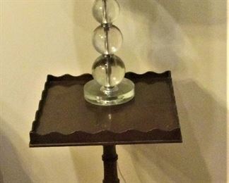 Hekman Scalloped Top Table