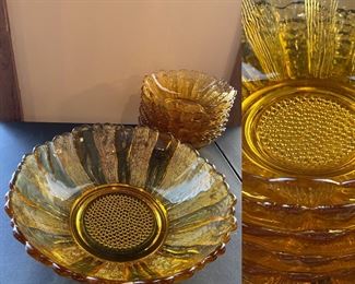 Amber Sunflower 10 1/2 " Serving Bowl & 
6 Salad Bowls