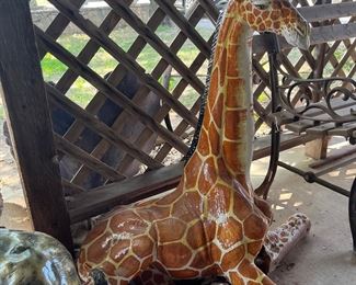 giraffe statue