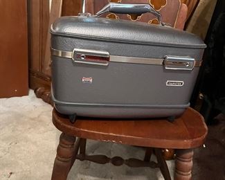 vintage American Tourister cosmetic bag