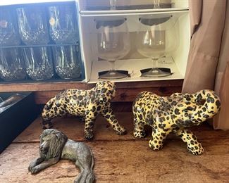 elephant lion figurines