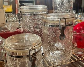 locking glass canisters