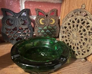 green ash tray and cast iron owl trivets