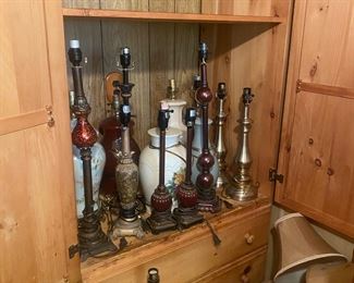 Many lamps w shades to choose from 