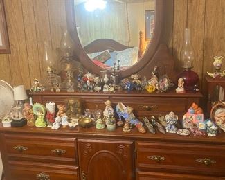 Beautiful wooden dresser and mirror 