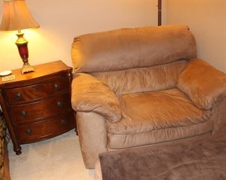 Another lounge chair in a bedroom