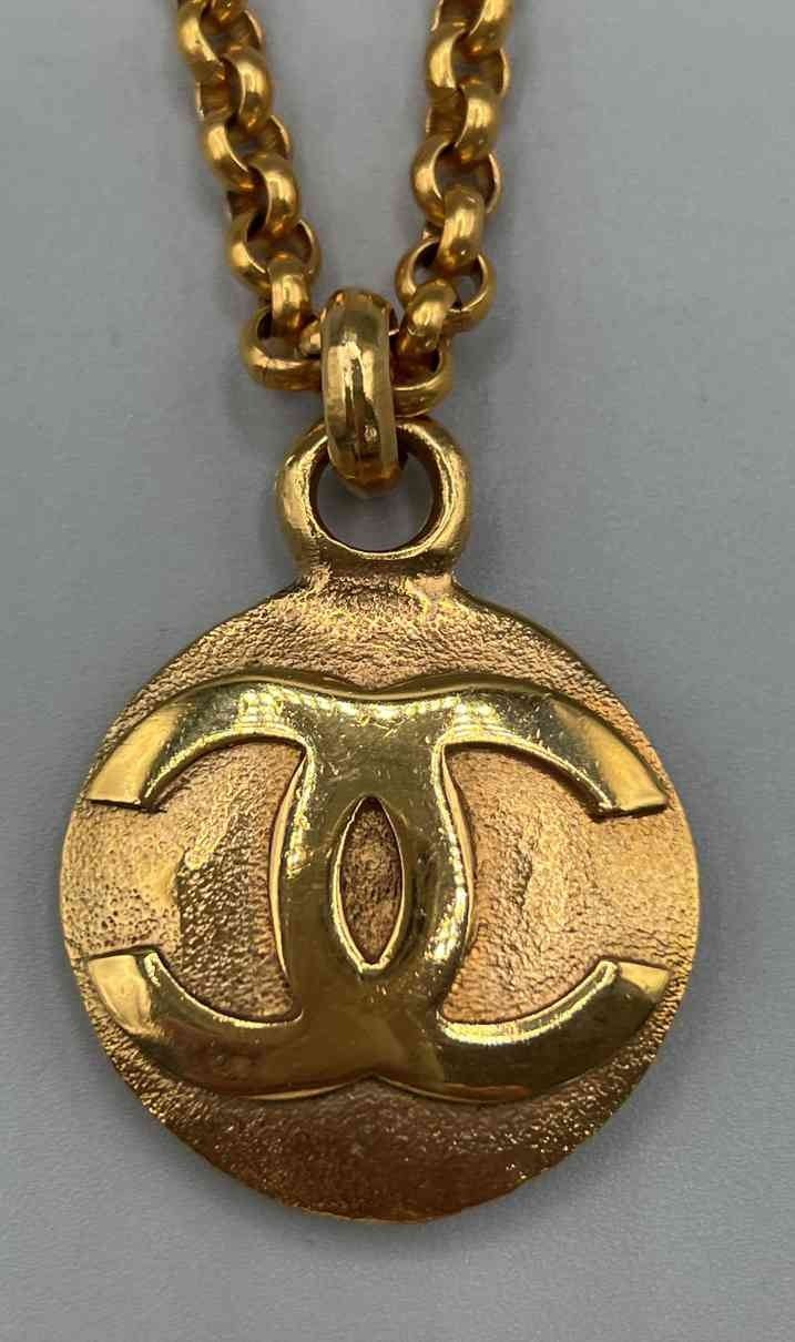 001 CHANEL Gold CC Pendant Chain Link Necklace