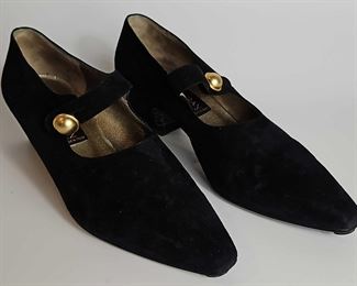 Donna Karan Black Suede Small Heel With Buckle