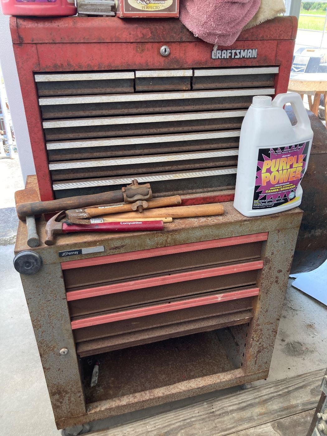 Tool chest Full of tools 