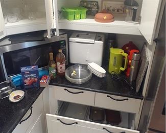 Kitchen Items, Bread Maker, Microwave Oven