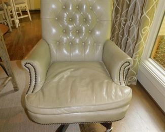 HICKORY CHAIR LEATHER EXECUTIVE OFFICE CHAIR