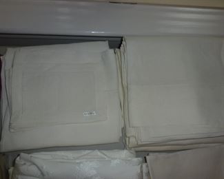 SFERRA FINE TABLE LINENS