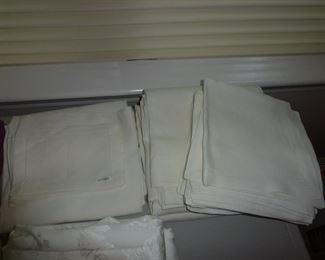 SFERRA FINE TABLE CLOTH LINENS