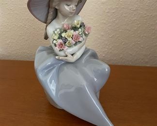 Lladro Fragrant Bouquet Girl Figurine - 5862