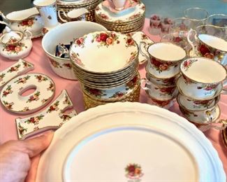 Royal Albert - Old Country Roses - Set of China