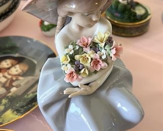 Lladro Fragrant Bouquet Girl Figurine - 5862