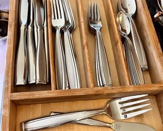 Oneida Silverware Set