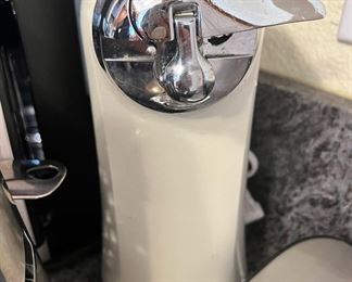 West Bend White Electric Can Opener