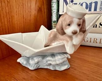Lladro Little Stowaway Dog Figurine - 6642