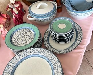 Mikasa Susanne China/Dinnerware Set