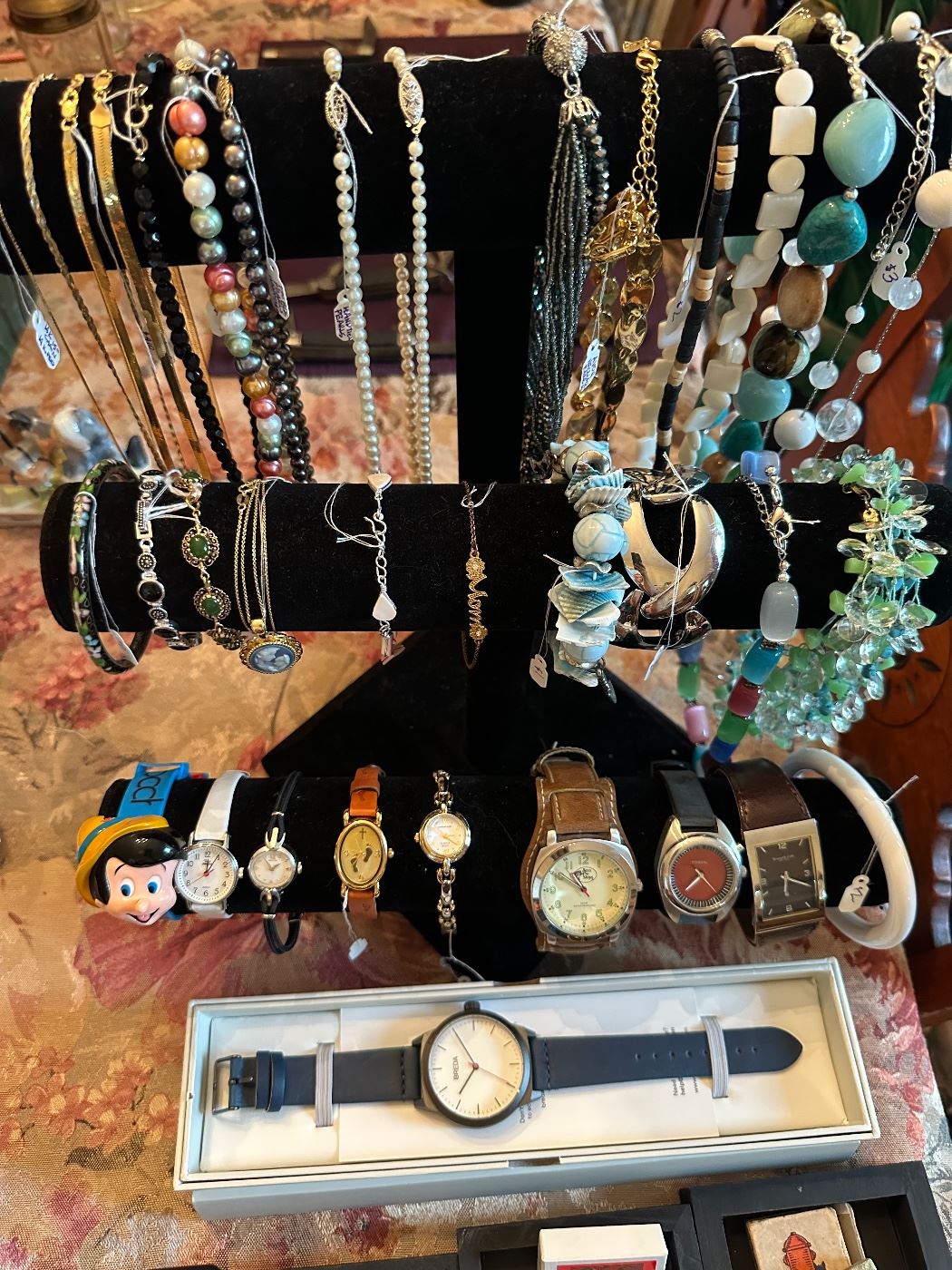 Glenmary Farm Drive Estate Sale in Louisville, KY starts on 6/23/2023