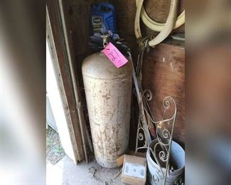 LOT 27 100LB PROPANE TANK