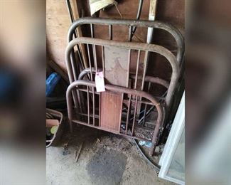 LOT 37 METAL BED
