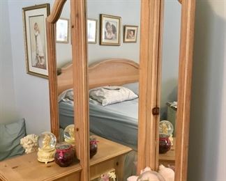 Vanity with Tri-folding Mirror 