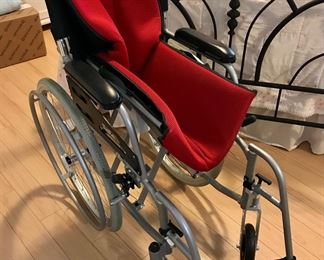 Feather Chair with Hand Brakes and 2 Sets of Machine Washable Cushions 