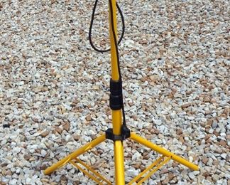 Dual Halogen Shop Light On Tripod Stand