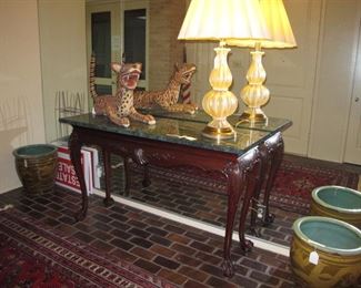 Beautiful gold Murano lamp, marble top entry table and pair of large Chinese dragon vases