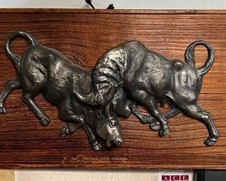 $22.50! 1960's Mid Century Modern Fighting Bulls Metal/Faux Wood Raised Relief Plaque.