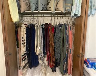 Linens, Pillows, Quilts, Afghans 