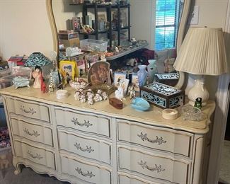 Dresser with Mirror, Decor