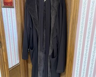 Men's UGG Robe (like new)