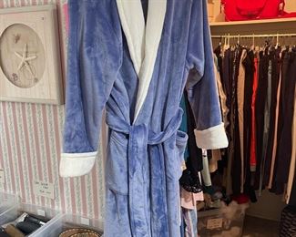 Natori Robe (like new)