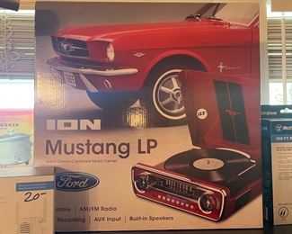 ION Mustang LP/AM/FM Radio Player (NIB)