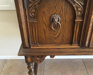 w/Lion drawer pulls