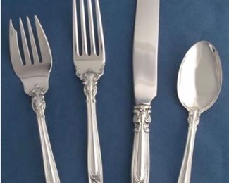 Huge setting of Chantilly in sterling 