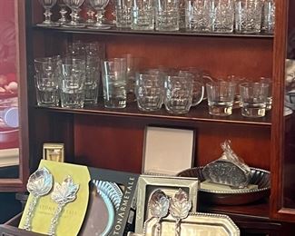 Bar ware and serving items