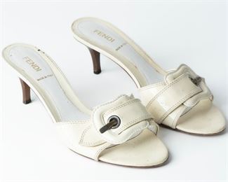 Vintage Fendi White Leather Slides Mules Shoes - Size 37 - Classic Elegance And Italian Craftsmanship