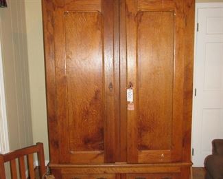 One of the most beautiful oak knock down wardrobes we have had!  Holds large flat screen tv too!