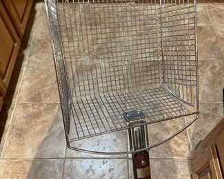 Deep fry basket for cast iron
